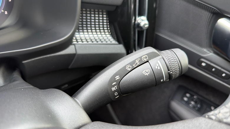 Volvo Xc40 2.0 B4P Plus Dark 5dr AWD Auto Petrol Estate